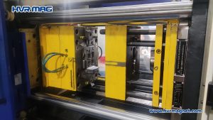 magnetic quick mold change system clamping molds in injection molding machine