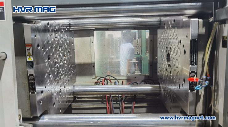 magnetic quick mold change system in injection molding machine