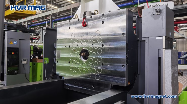 Magnetic platen in injection molding machine